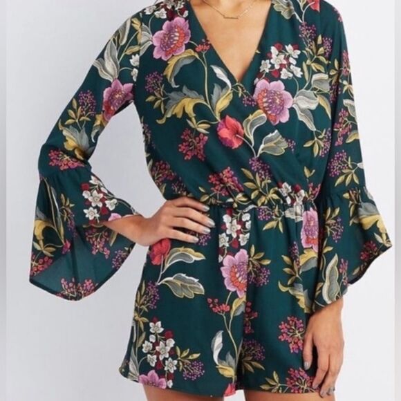 Charlotte Russe Green Floral Bell Sleeve Romper Size Large New - Picture 1 of 9